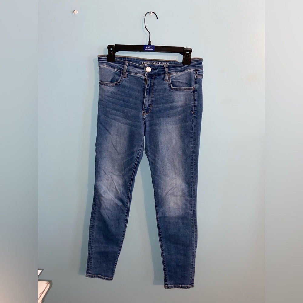 Size 8 American eagle skinny jeans